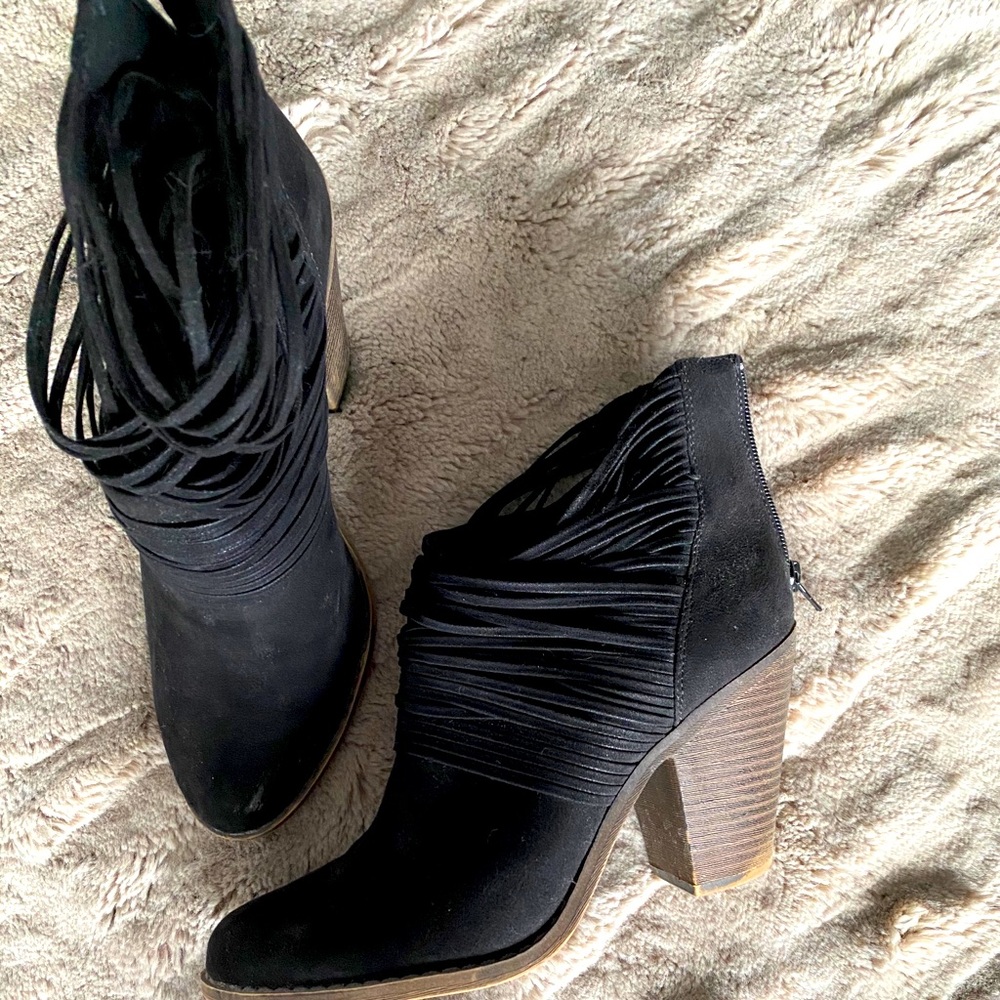 Nordstrom size 9 Booties Suede w Fringe